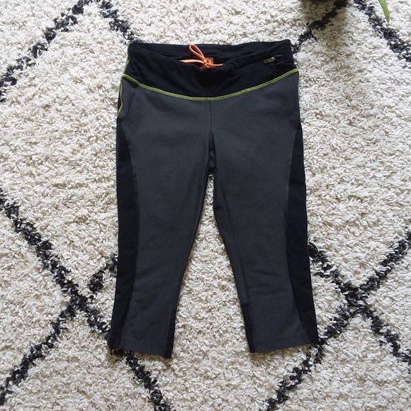 Lucy cropped activewear leggings - Picture 2 of 5